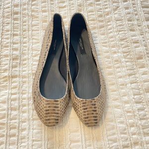 Ann Taylor women’s size 81/2 snake print flats, new with out box